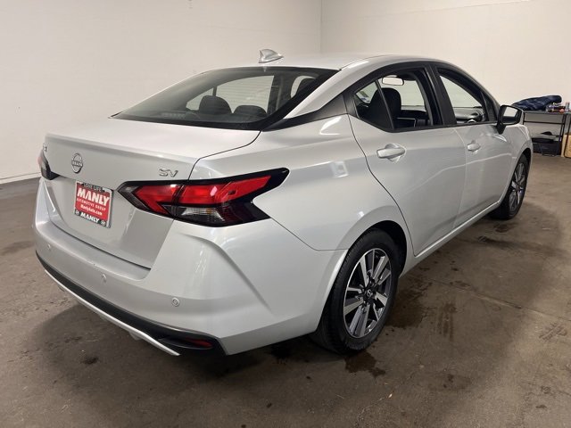 Used 2023 Nissan Versa SV image 3