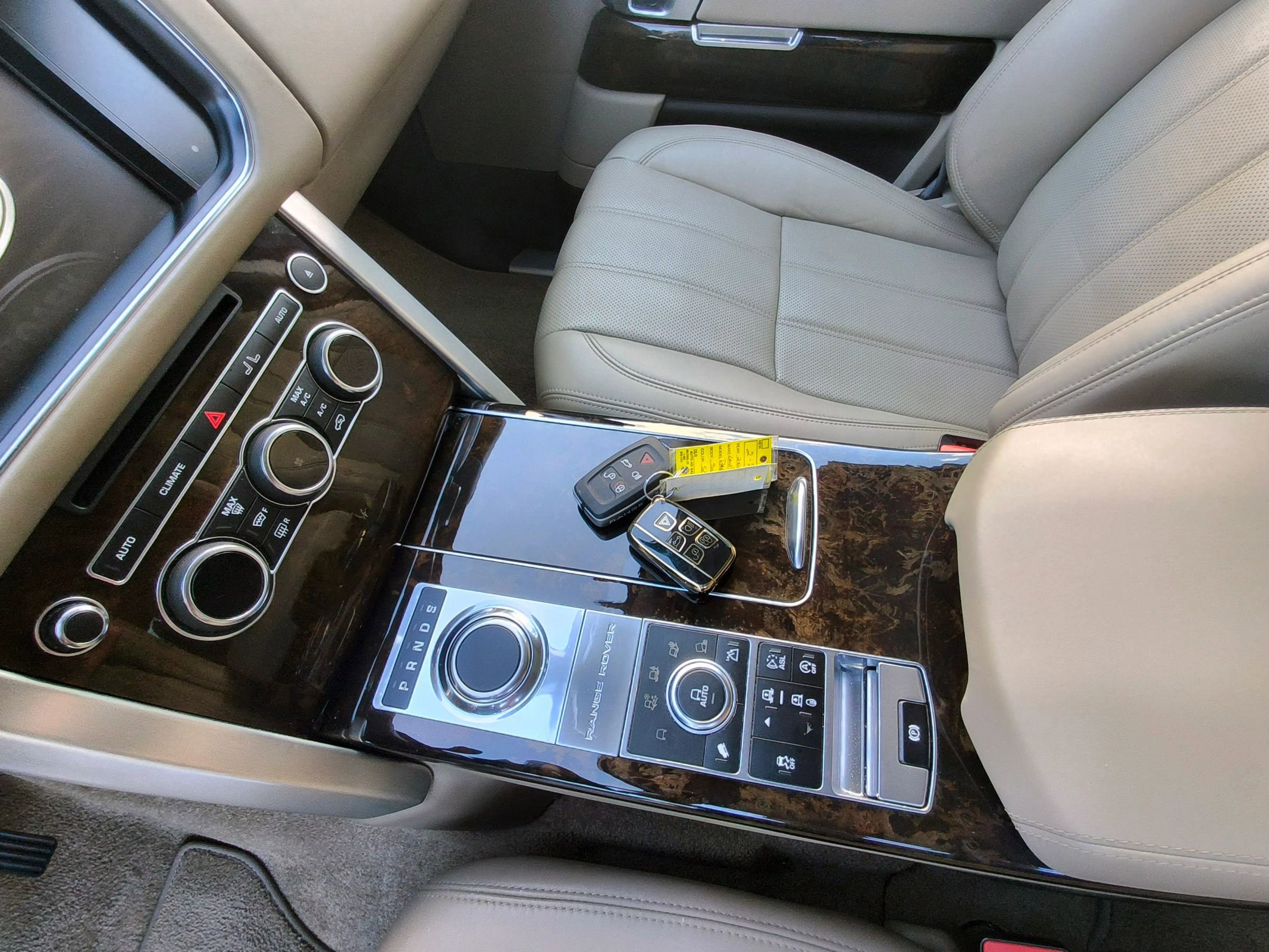 Used 2015 Land Rover Range Rover HSE image 6