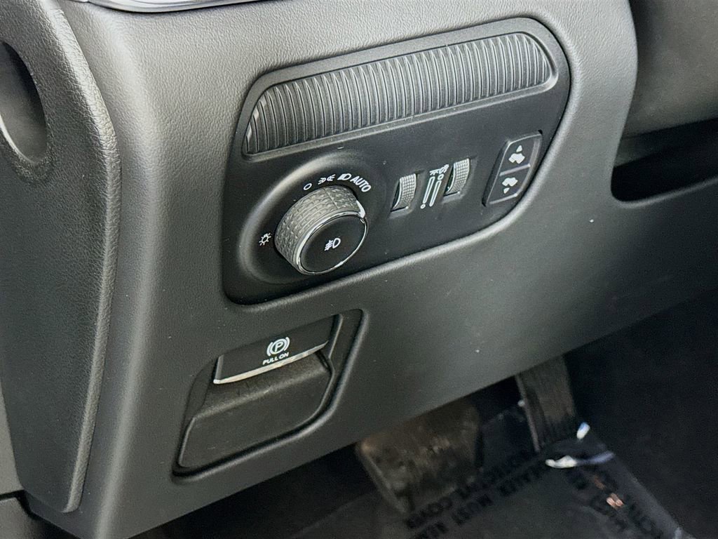 Used 2022 Jeep Grand Wagoneer Series II w/ Convenience Group III image 10