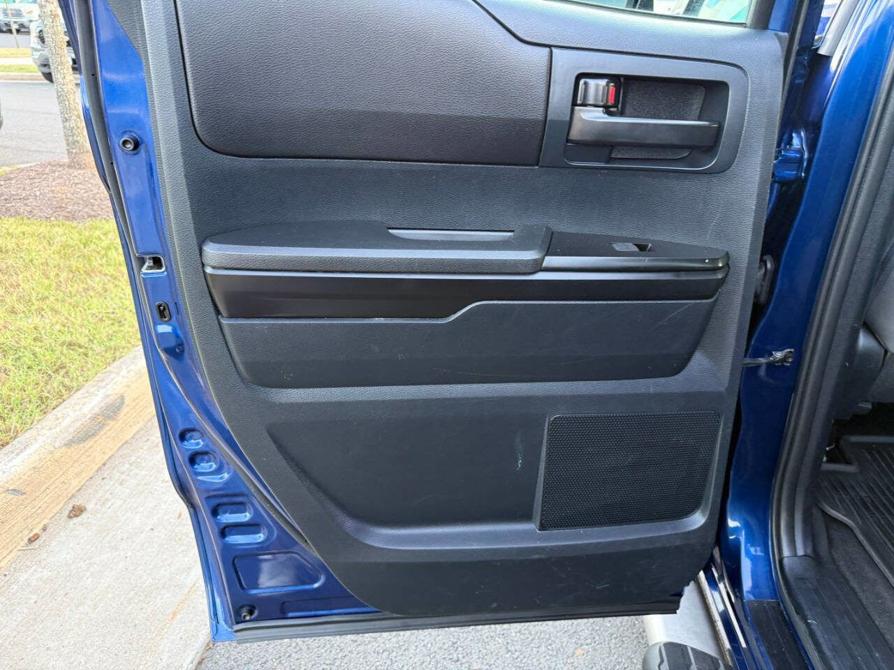 Used 2015 Toyota Tundra SR image 24