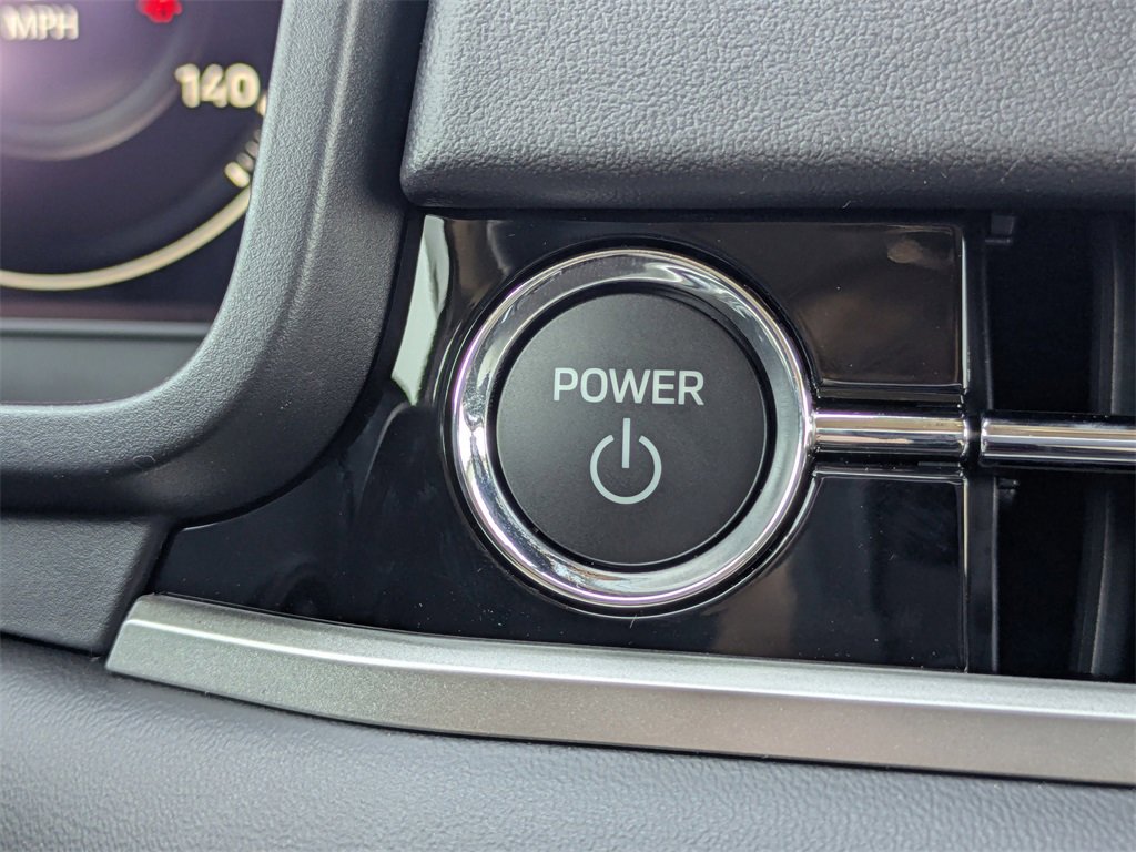 New 2025 Mitsubishi Outlander SE image 32