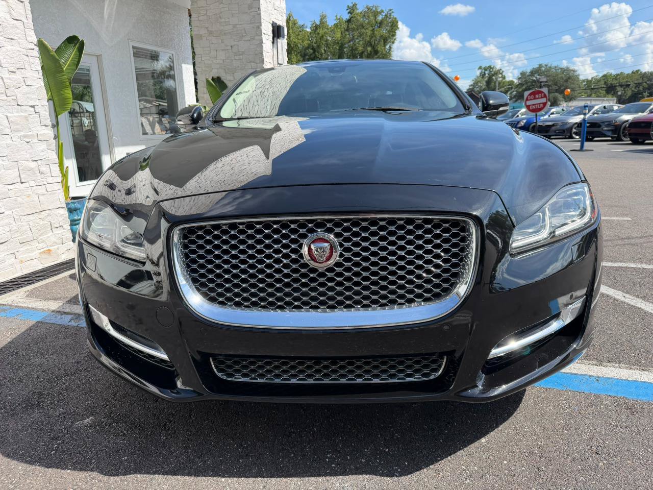 Used 2016 Jaguar XJ L Supercharged RWD image 4