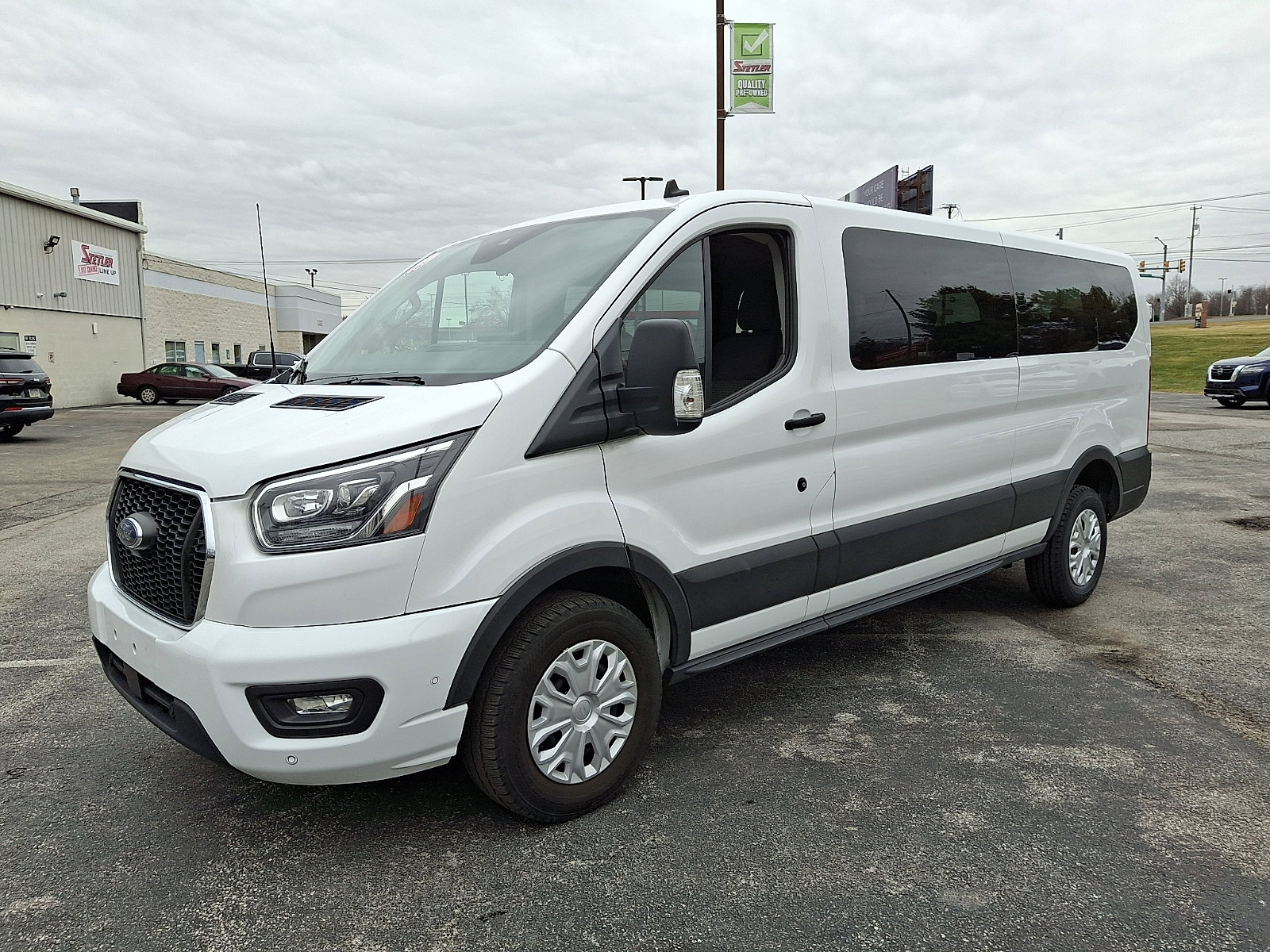 Used 2023 Ford Transit 350 XLT image 4