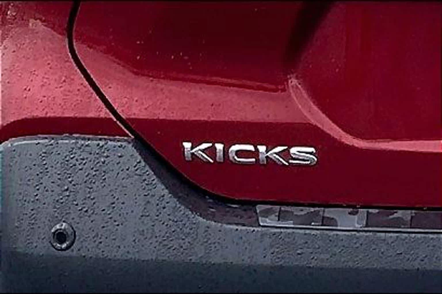 Used 2020 Nissan Kicks SR w/ SR Premium Package FWD image 31