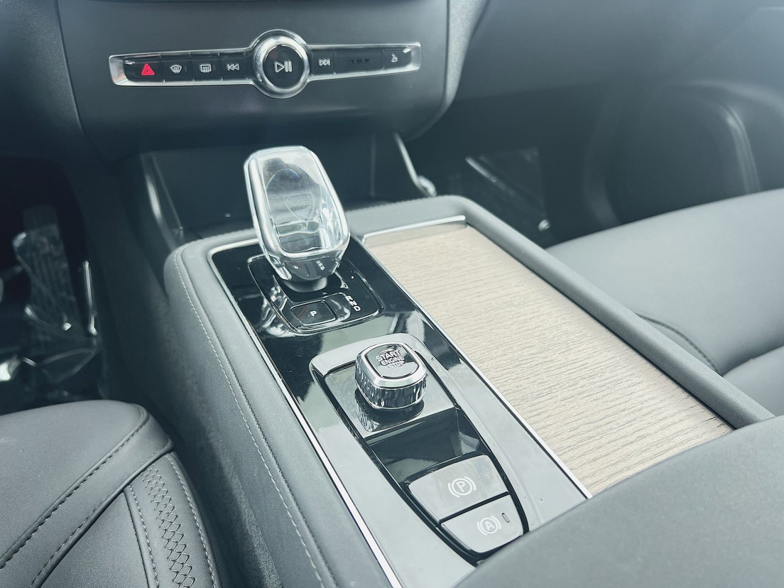 Certified 2025 Volvo XC90 B6 Plus AWD/4WD image 22
