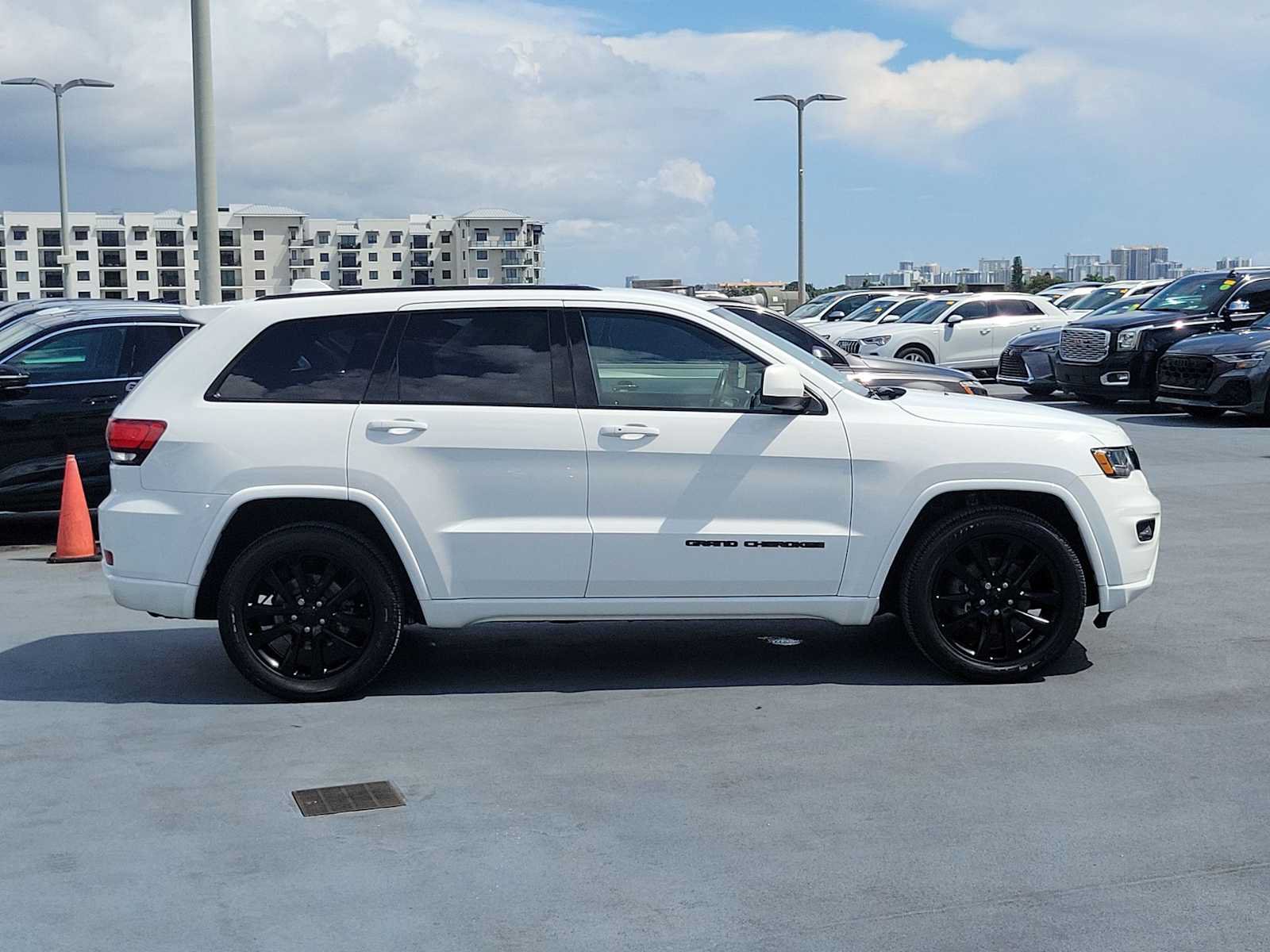 Used 2020 Jeep Grand Cherokee Altitude RWD image 7