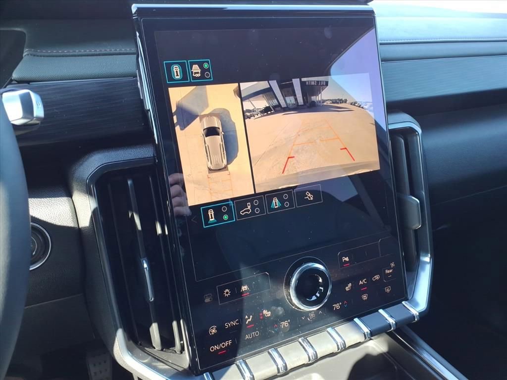 Used 2025 GMC Acadia AT4 w/ Luxury Package image 27