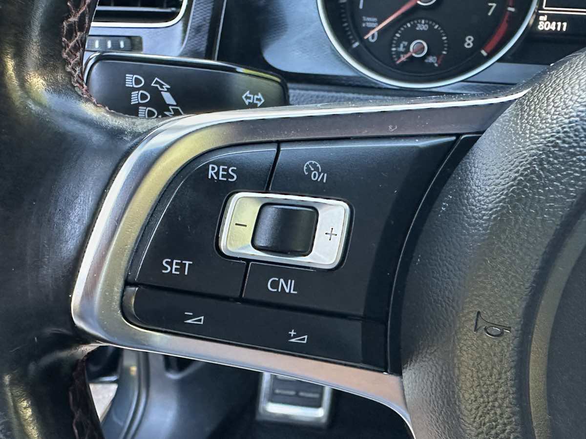 Used 2015 Volkswagen GTI SE FWD image 34