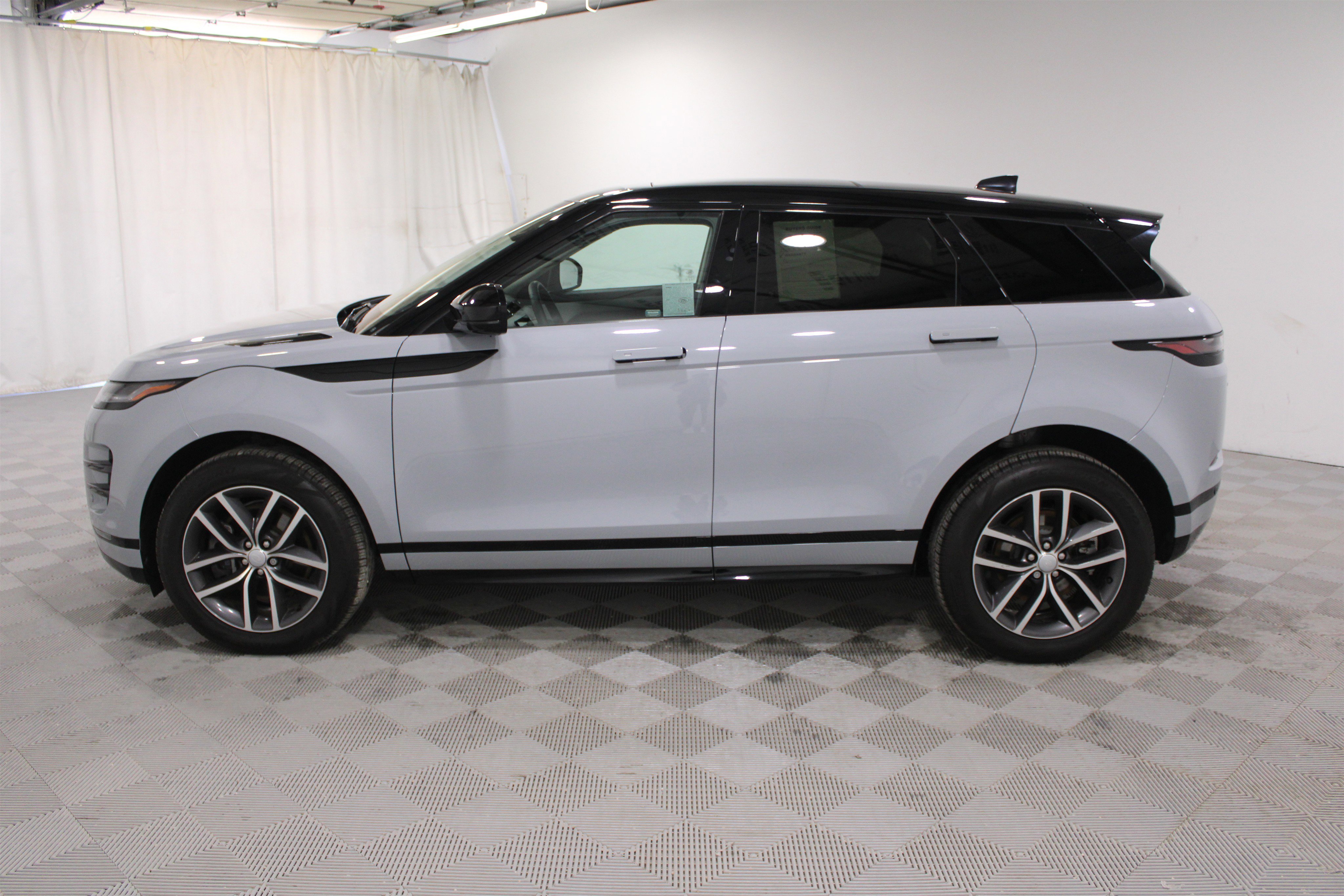 Used 2024 Land Rover Range Rover Evoque Dynamic SE image 28