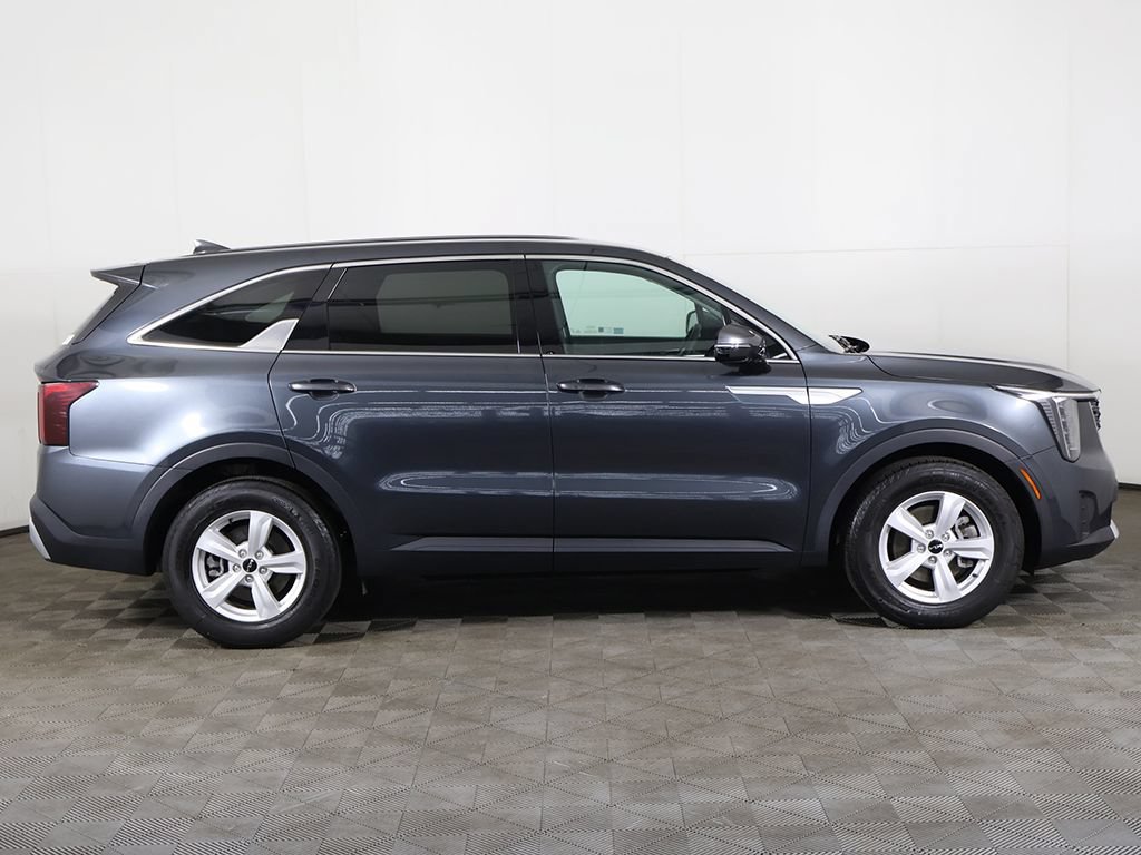 Certified 2024 Kia Sorento LX FWD image 17