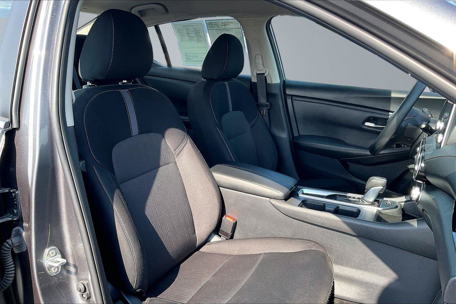 Certified 2025 Nissan Sentra SV FWD image 8