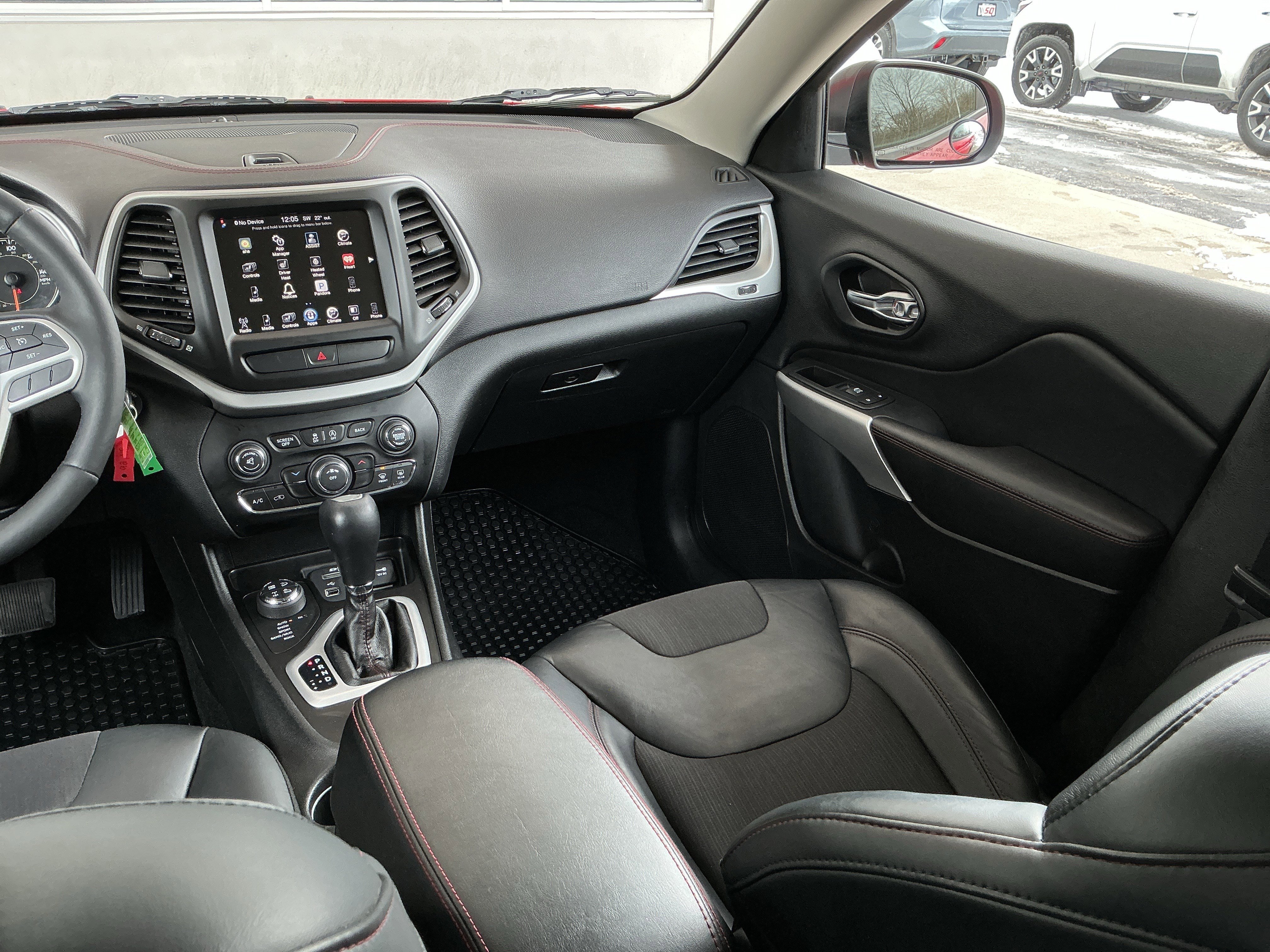 Used 2017 Jeep Cherokee Trailhawk w/ Cold Weather Group image 16