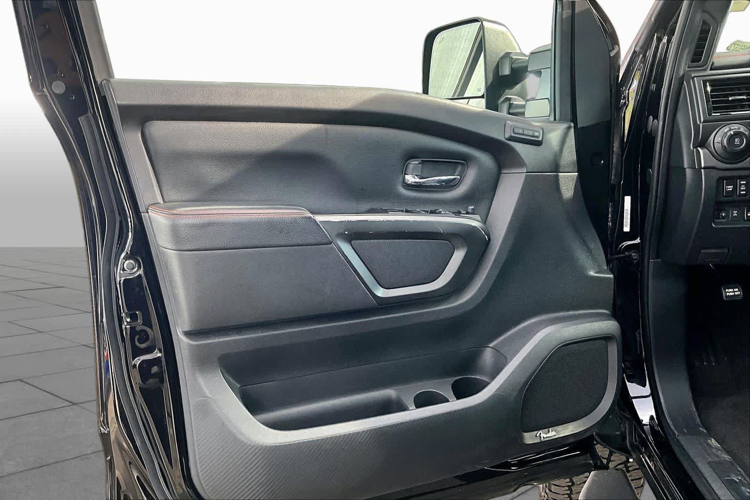 Used 2021 Nissan Titan PRO-4X w/ Pro-4x Convenience Package AWD/4WD image 22