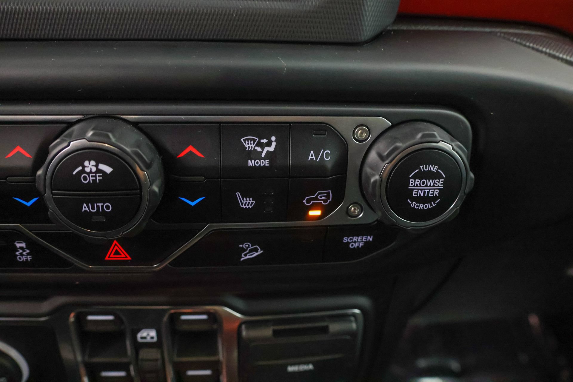 Used 2020 Jeep Wrangler Unlimited Rubicon w/ Cold Weather Group AWD/4WD image 13