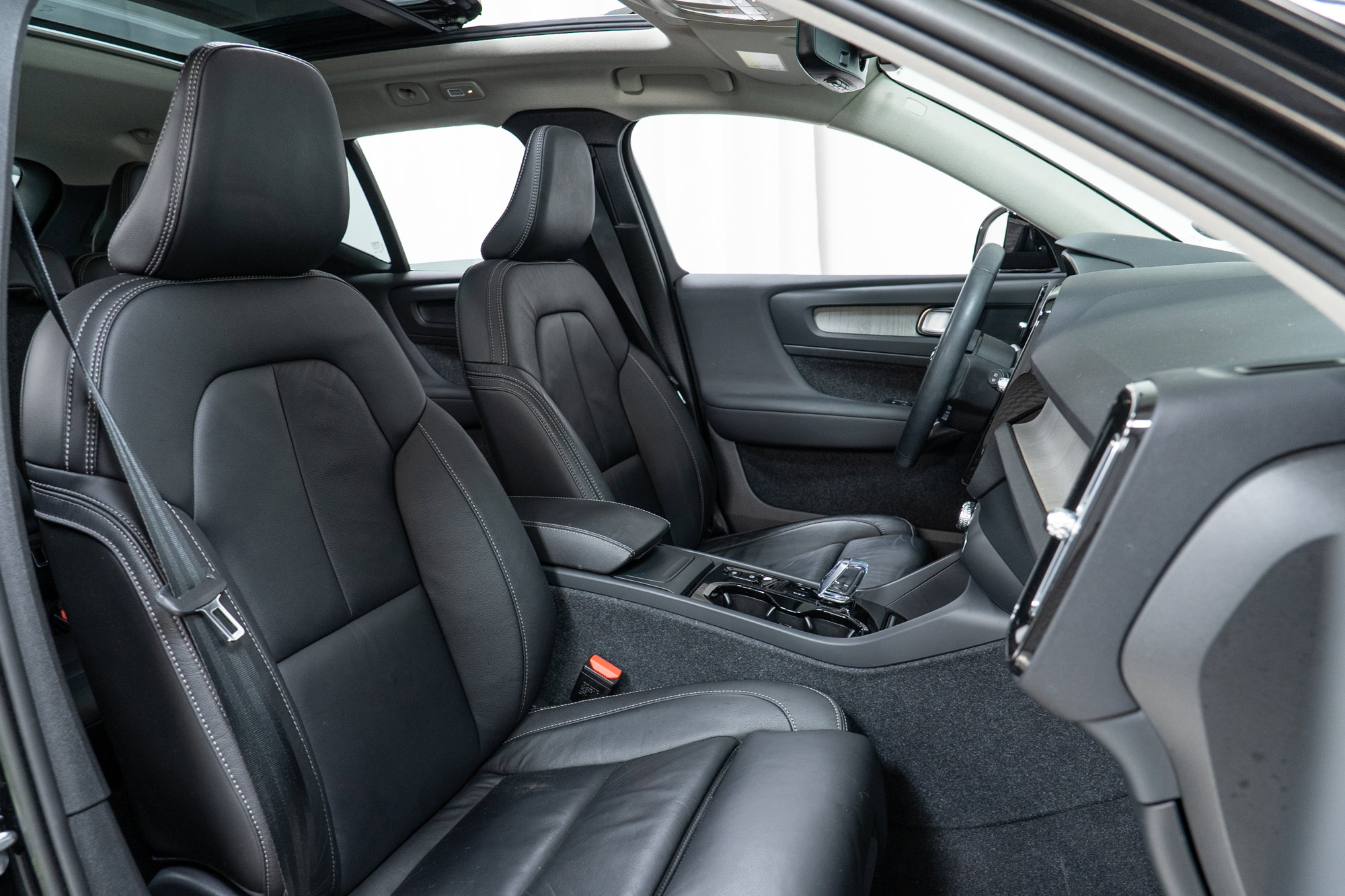 Used 2023 Volvo XC40 B5 Plus w/ Protection Package Premier image 22