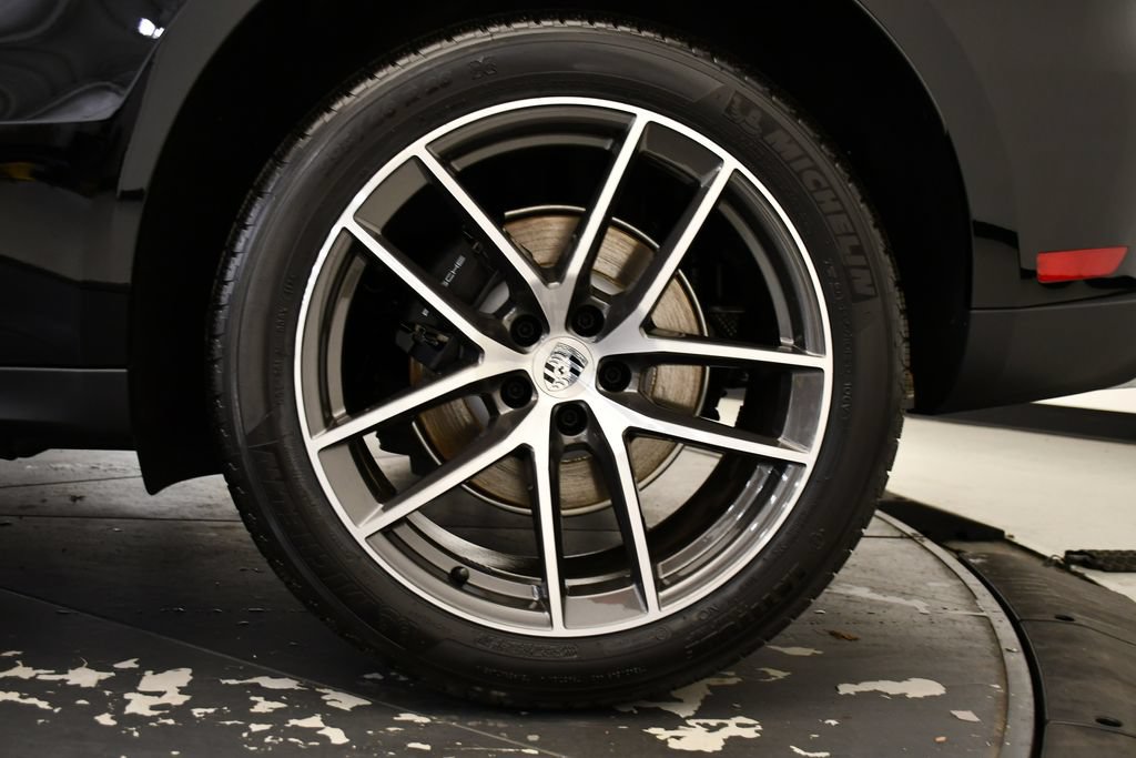 Certified 2026 Porsche Macan Turbo AWD/4WD image 17