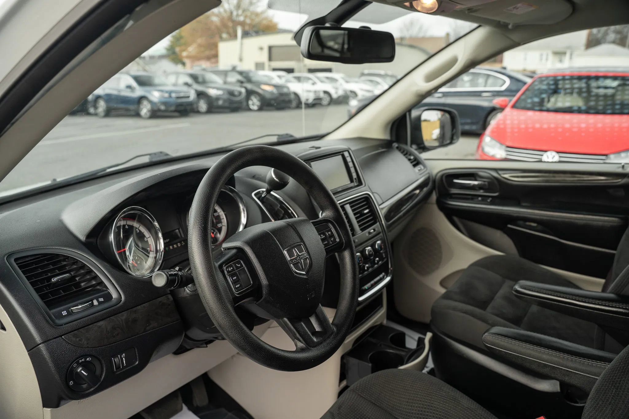 Used 2019 Dodge Grand Caravan SE w/ UConnect Hands-Free Group image 6