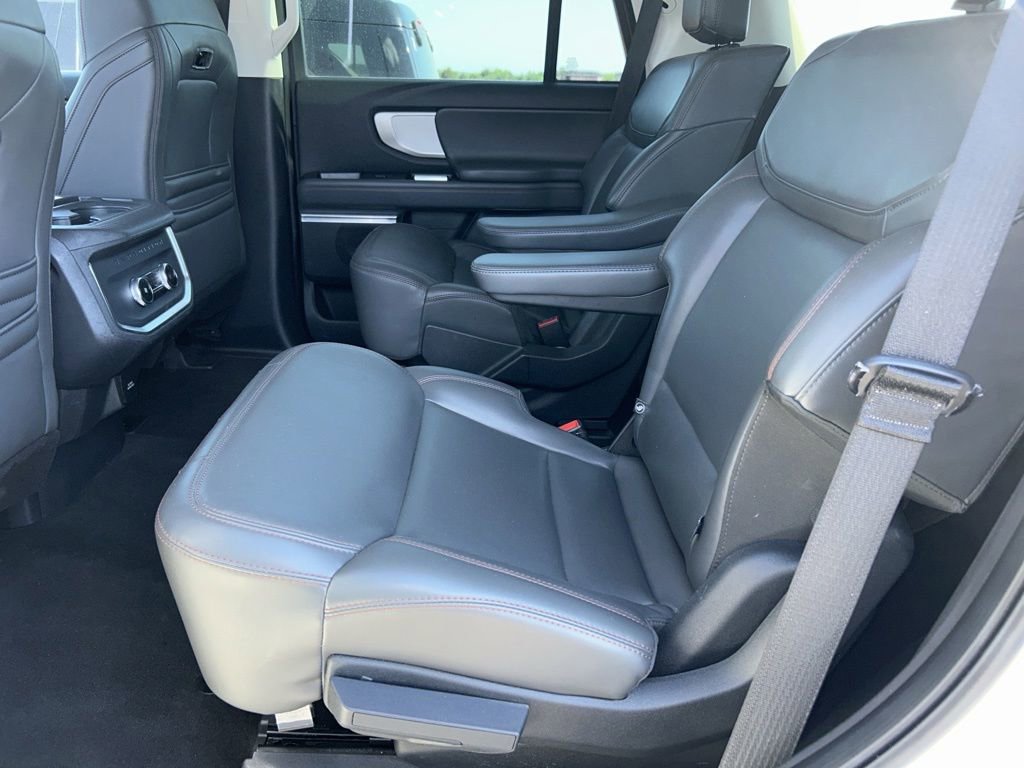 Used 2025 Ford Expedition Active AWD/4WD image 10