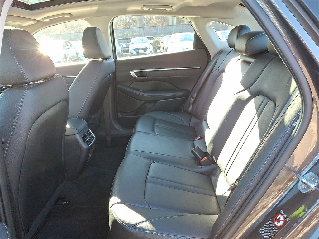 Used 2022 Hyundai Sonata Limited w/ Preferred Accessory Package image 11