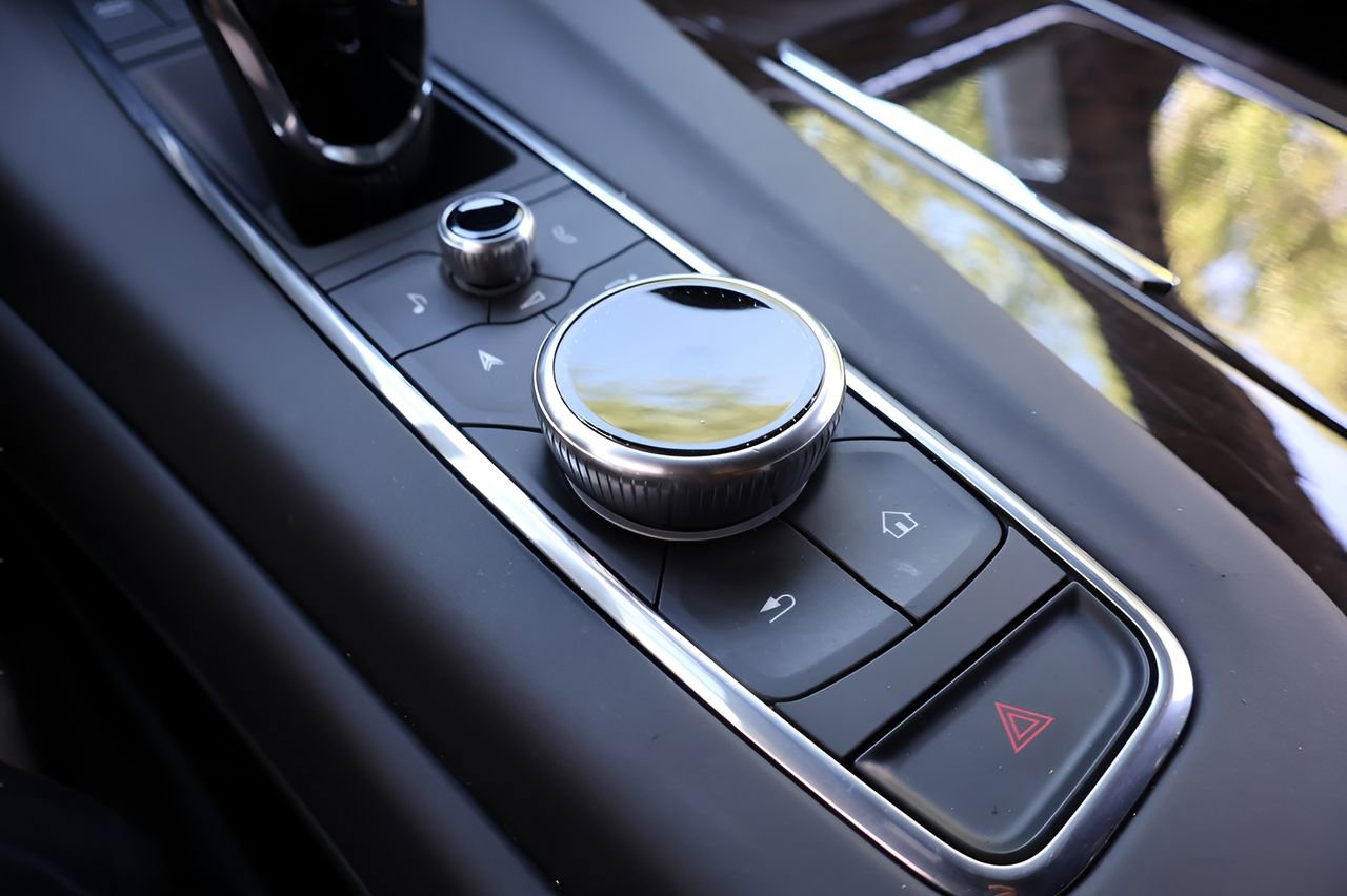 Certified 2024 Cadillac Escalade Premium Luxury Platinum image 31