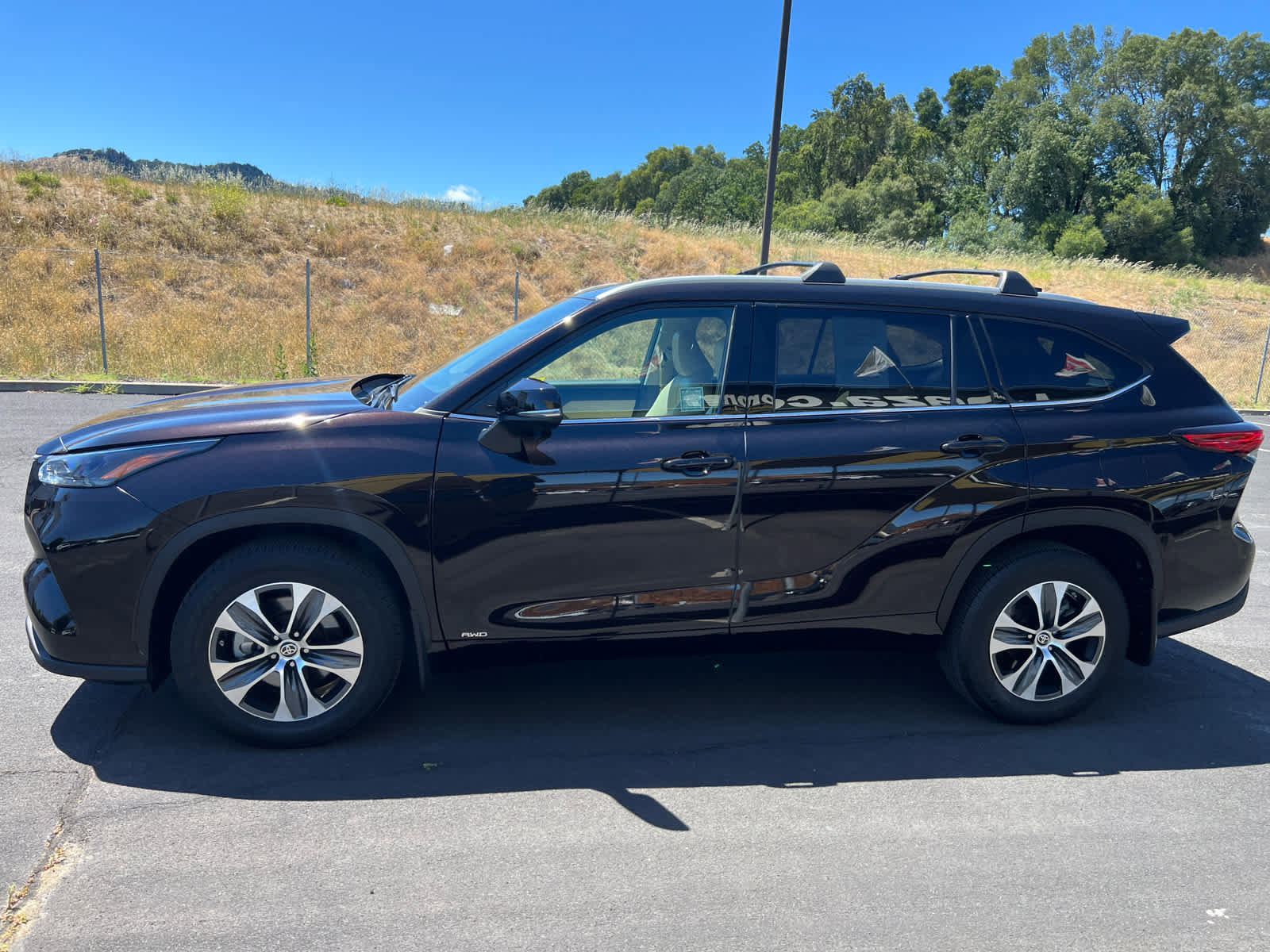 Used 2022 Toyota Highlander XLE AWD/4WD image 7