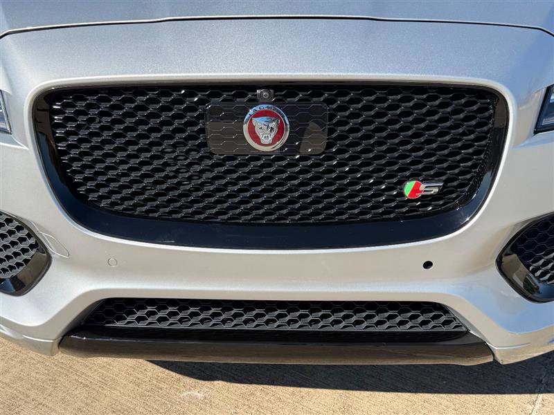 Used 2019 Jaguar F-PACE S image 10