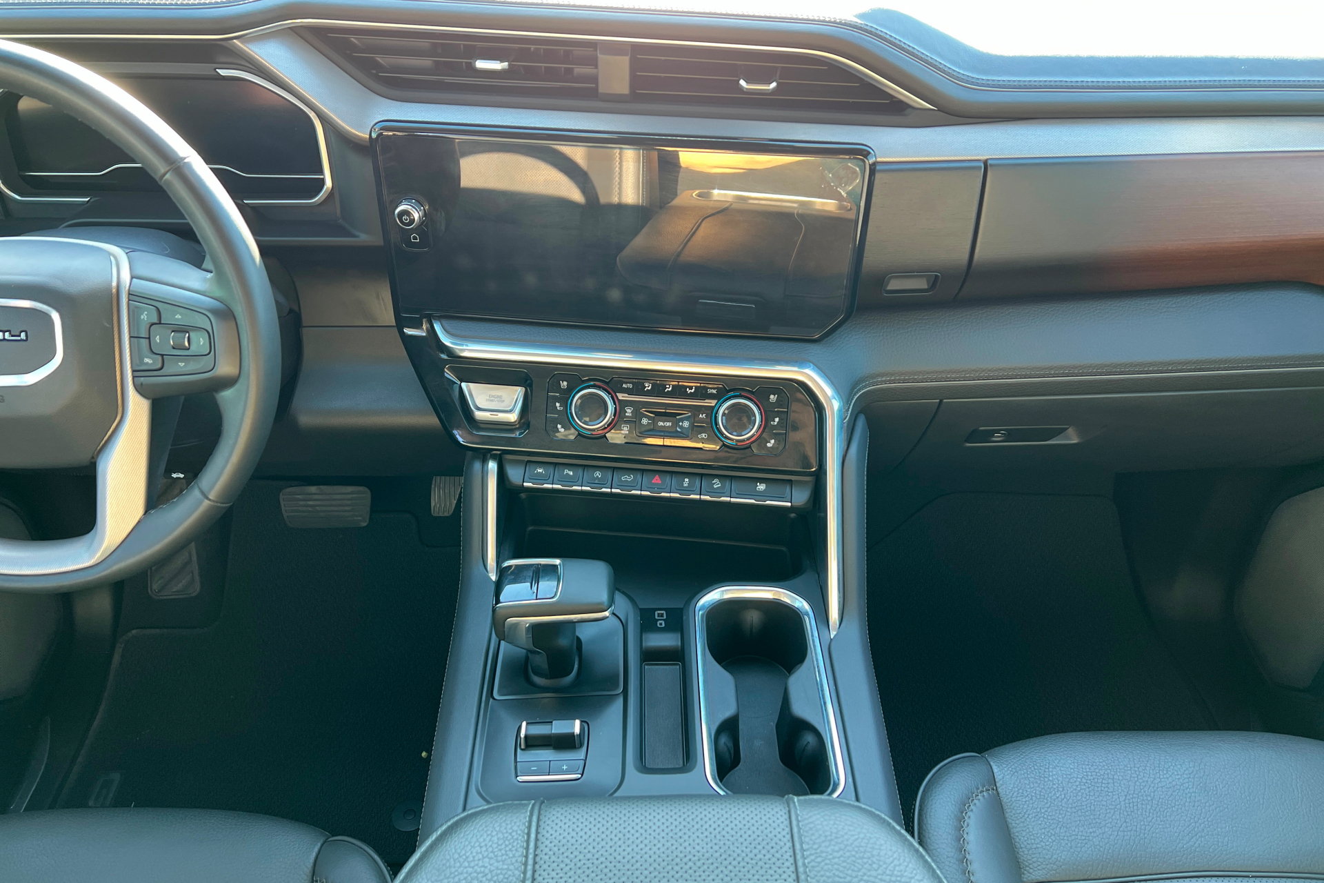 Used 2024 GMC Sierra 1500 Denali AWD/4WD image 14