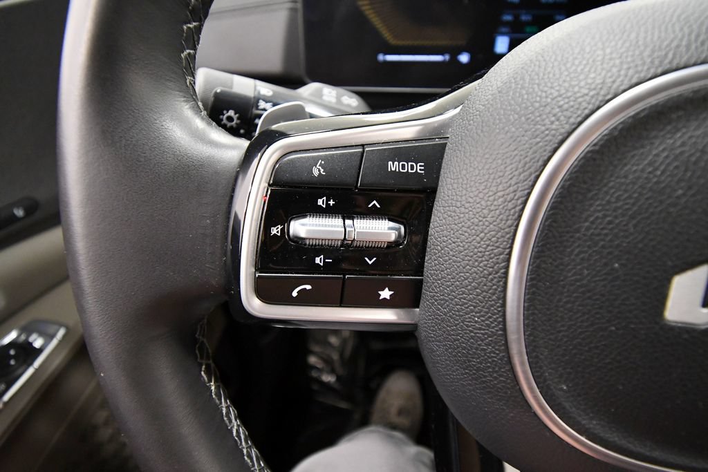 Certified 2026 Kia Carnival EX FWD image 20