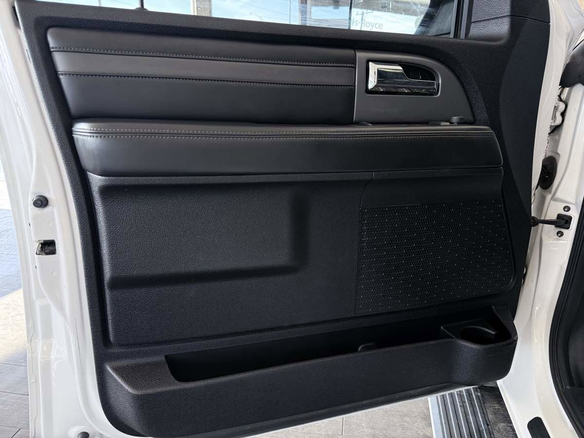 Used 2016 Ford Expedition EL Platinum image 25