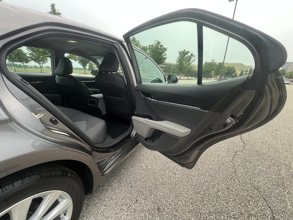 Used 2018 Toyota Camry LE FWD image 12