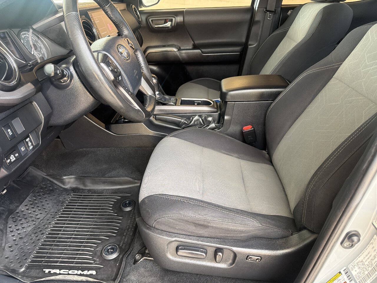 Used 2020 Toyota Tacoma TRD Sport w/ Technology Package RWD image 19