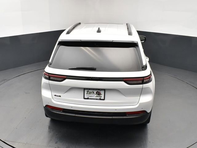 Used 2023 Jeep Grand Cherokee Altitude image 17