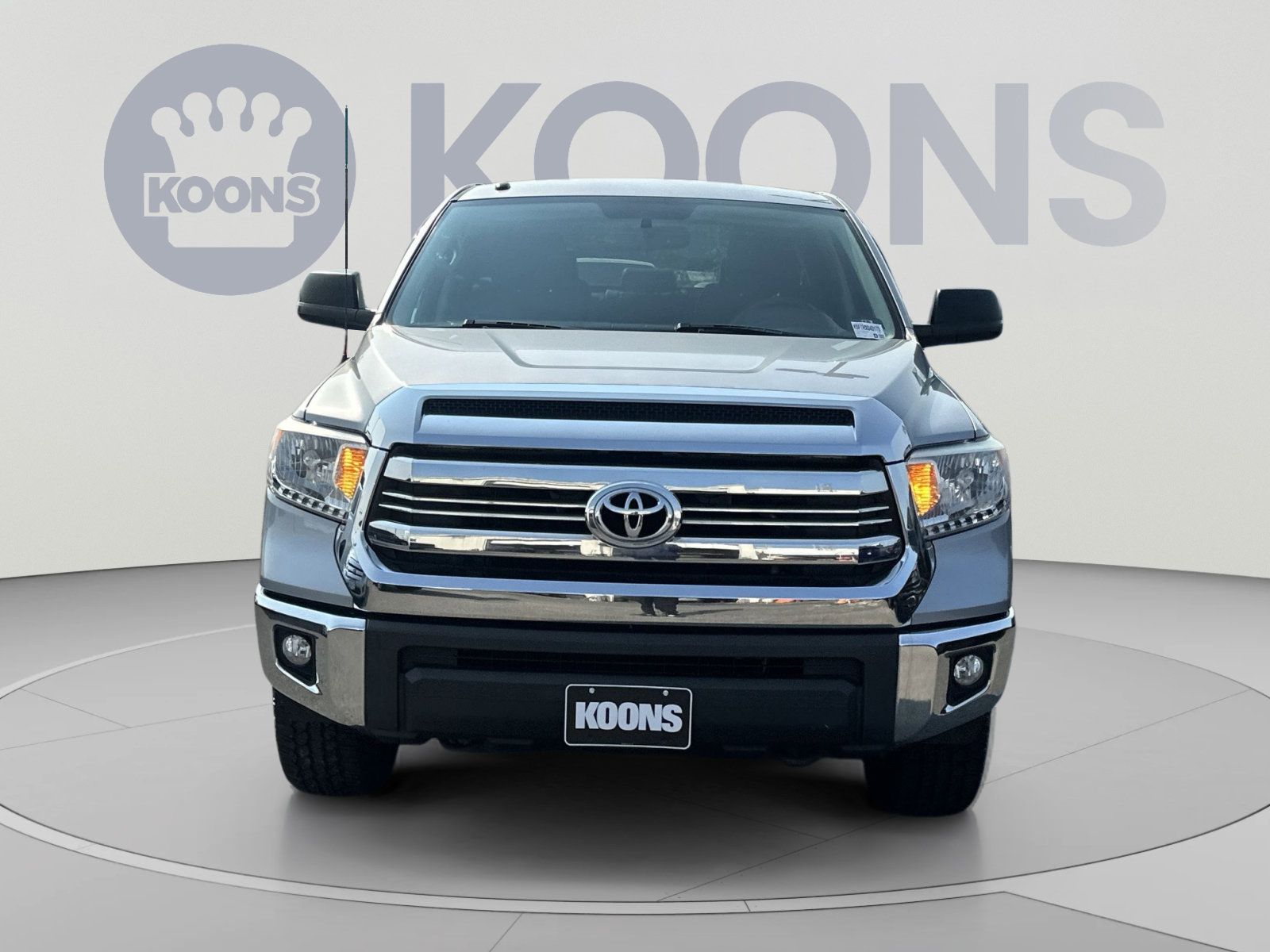 Used 2017 Toyota Tundra SR5 w/ SR5 Upgrade Package AWD/4WD image 4