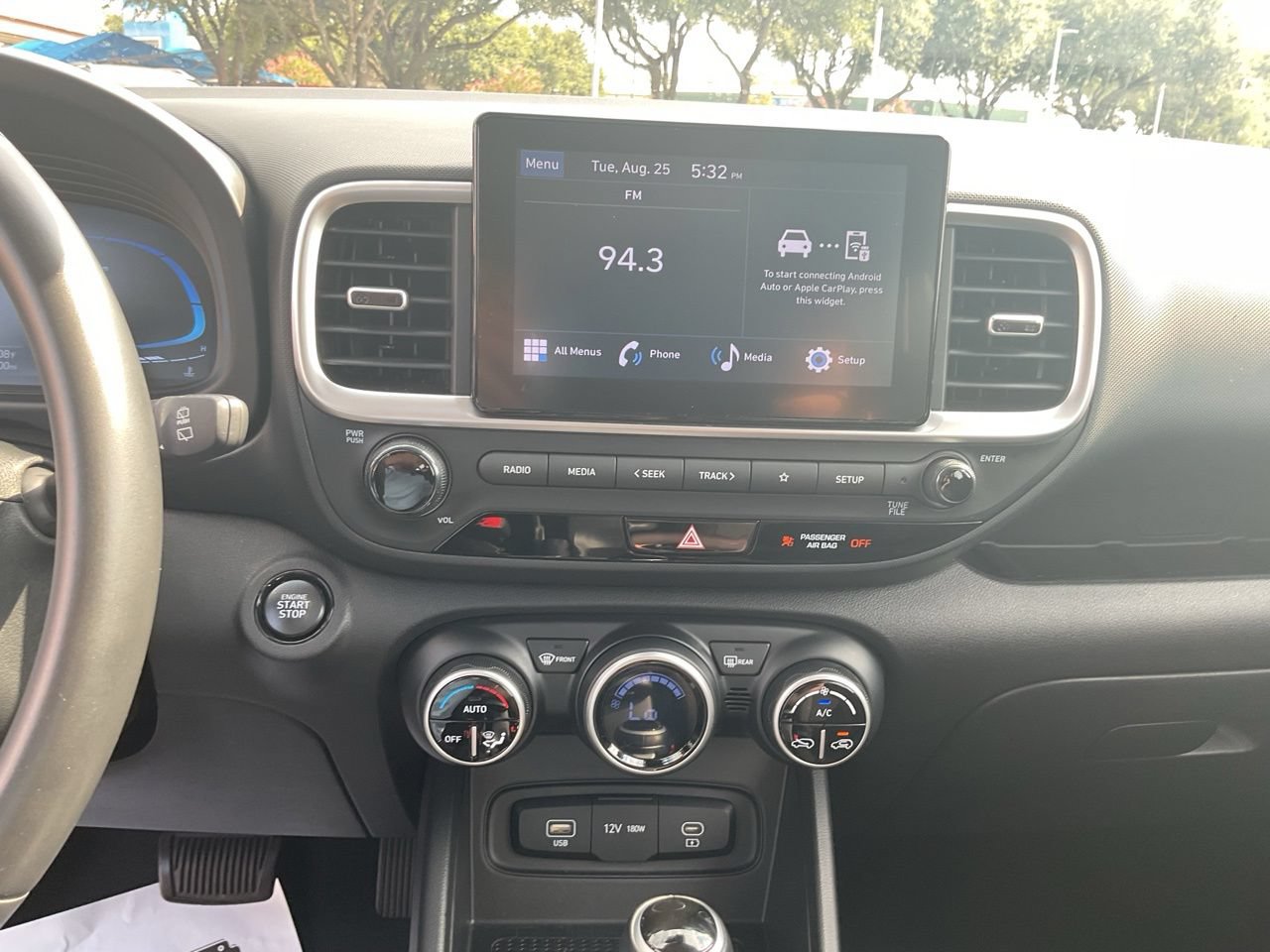 Used 2025 Hyundai Venue SEL FWD image 23
