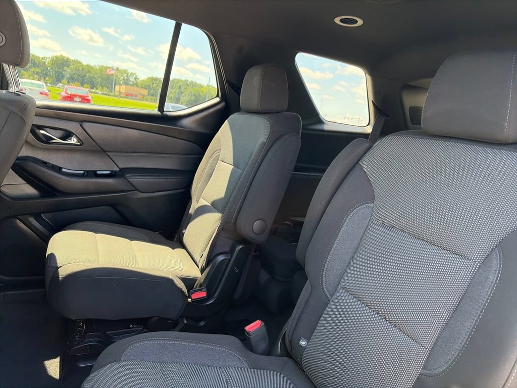 Used 2023 Chevrolet Traverse LT FWD image 28