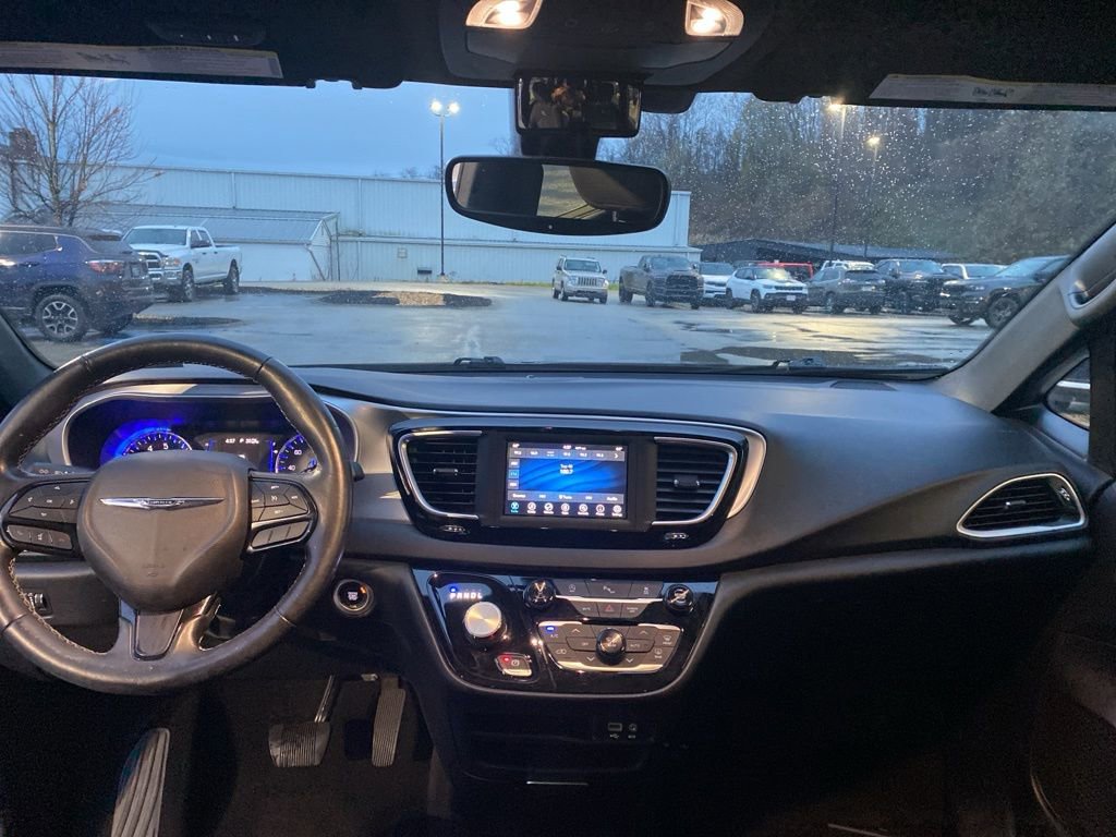 Certified 2020 Chrysler Pacifica Touring w/ S Appearance Package image 21