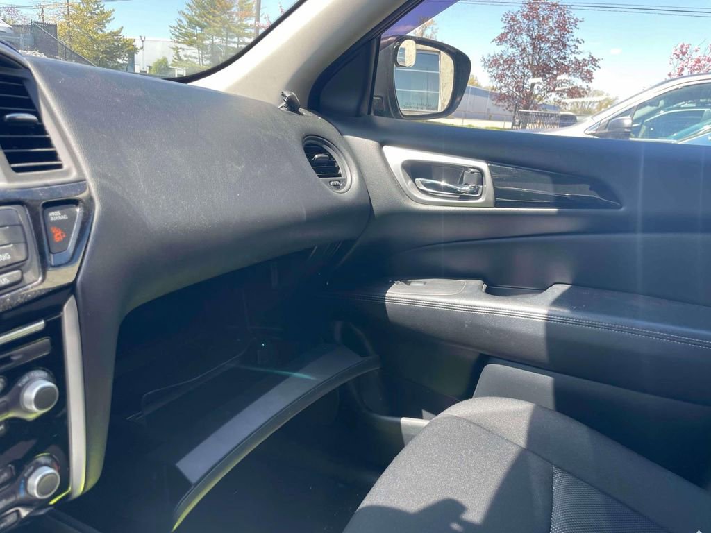 Used 2020 Nissan Pathfinder S AWD/4WD image 34