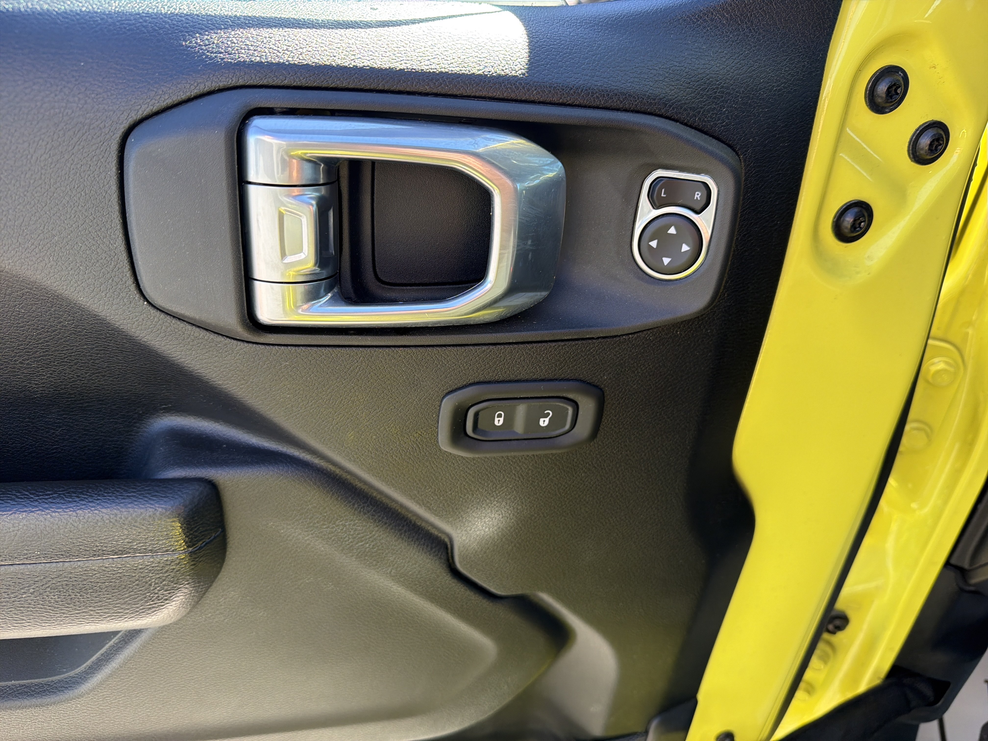 Used 2023 Jeep Wrangler Rubicon w/ LED Lighting Group AWD/4WD image 13