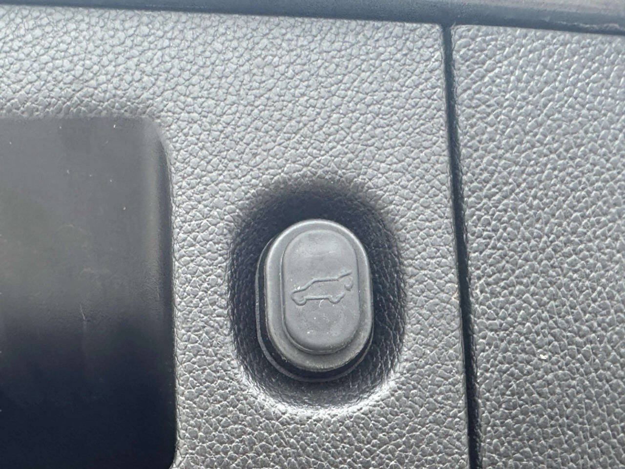 Used 2018 Chevrolet Tahoe LT AWD/4WD image 17