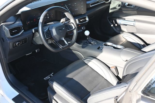 Used 2025 Ford Mustang GT Premium image 9