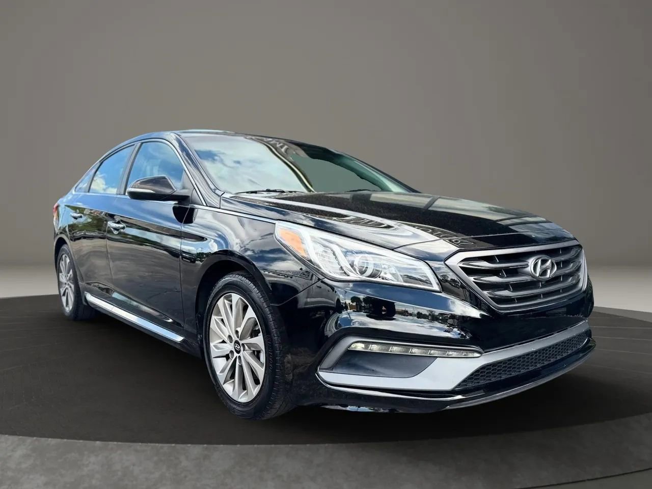 Used 2015 Hyundai Sonata Sport w/ Option Group 04 FWD image 4