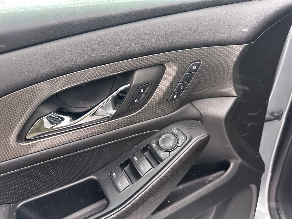 Used 2023 Chevrolet Traverse Premier image 18