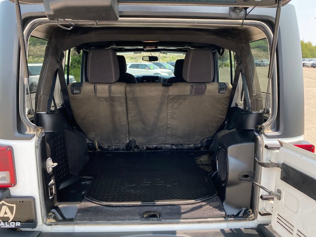 Used 2014 Jeep Wrangler Unlimited Rubicon w/ Connectivity Group AWD/4WD image 21