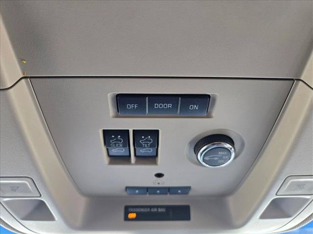 Used 2018 GMC Yukon Denali w/ Open Road Package RWD image 17
