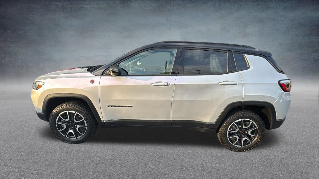 Used 2025 Jeep Compass Trailhawk AWD/4WD image 7