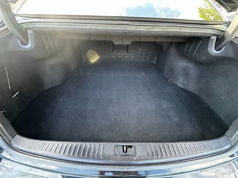 Used 2012 Hyundai Genesis 3.8 RWD image 10