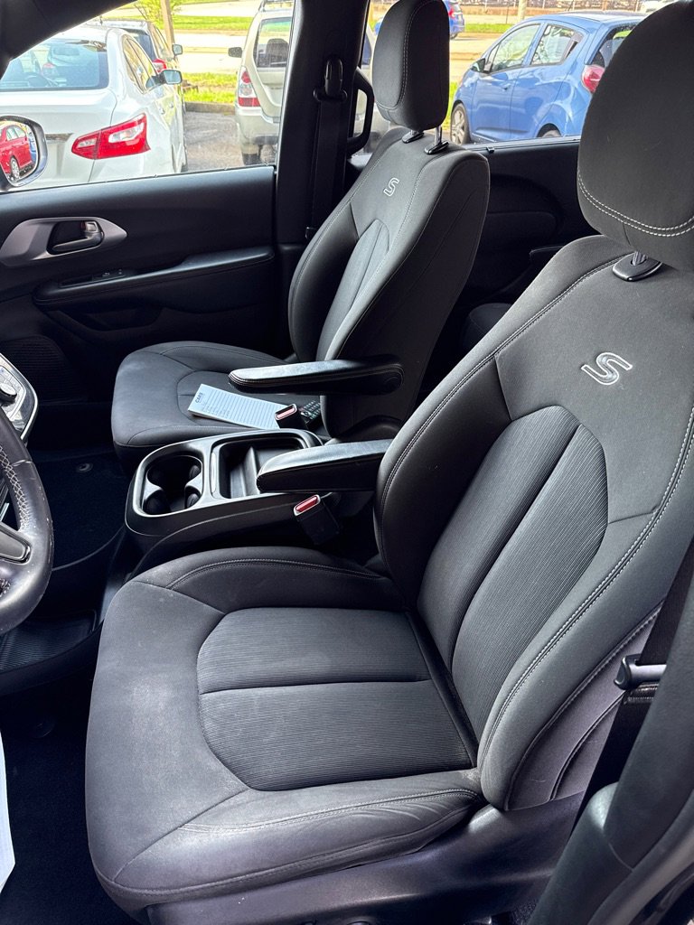 Used 2018 Chrysler Pacifica Touring Plus w/ S Appearance Package FWD image 23