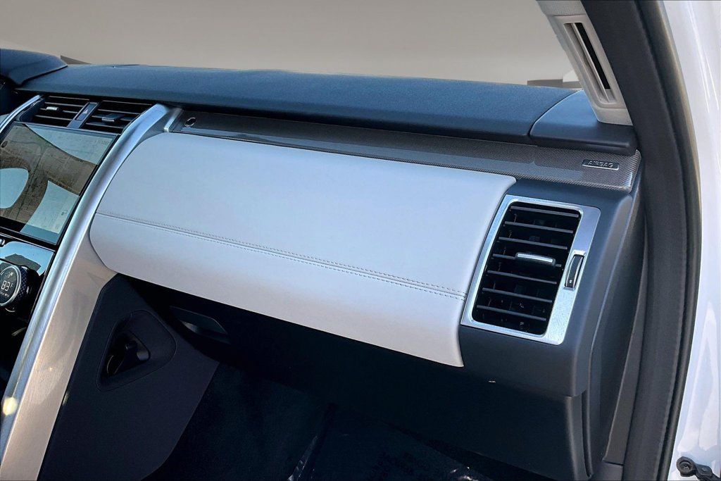 Certified 2023 Land Rover Discovery S AWD/4WD image 24