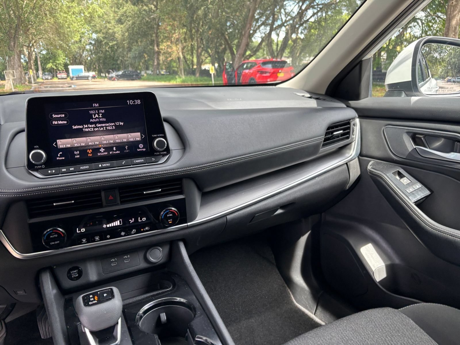 Used 2025 Nissan Rogue SV FWD image 35
