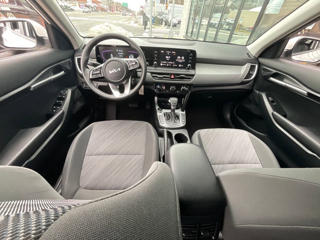 Used 2024 Kia Seltos LX image 8